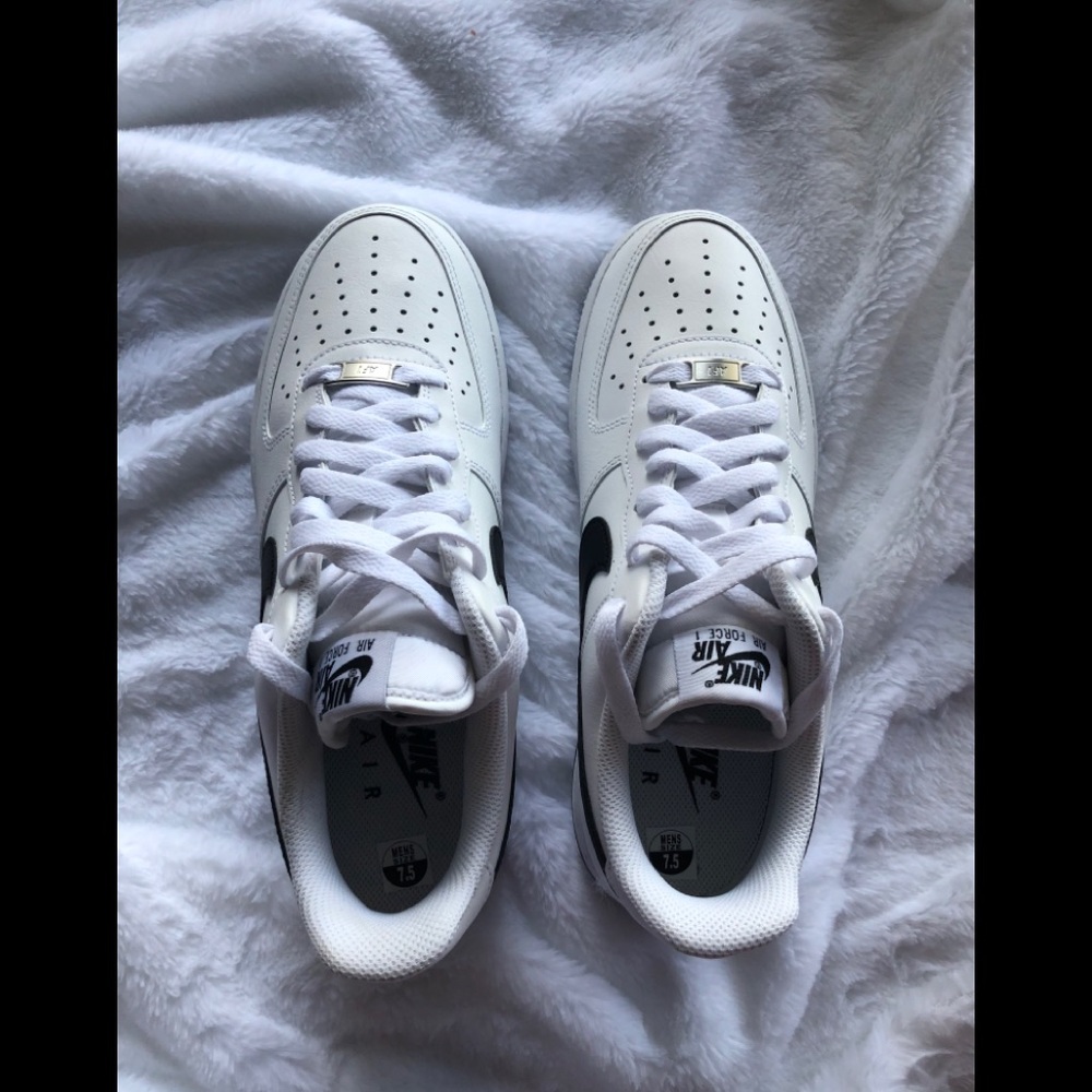 New low Top Nike•SOLD• - Picture 2 of 13